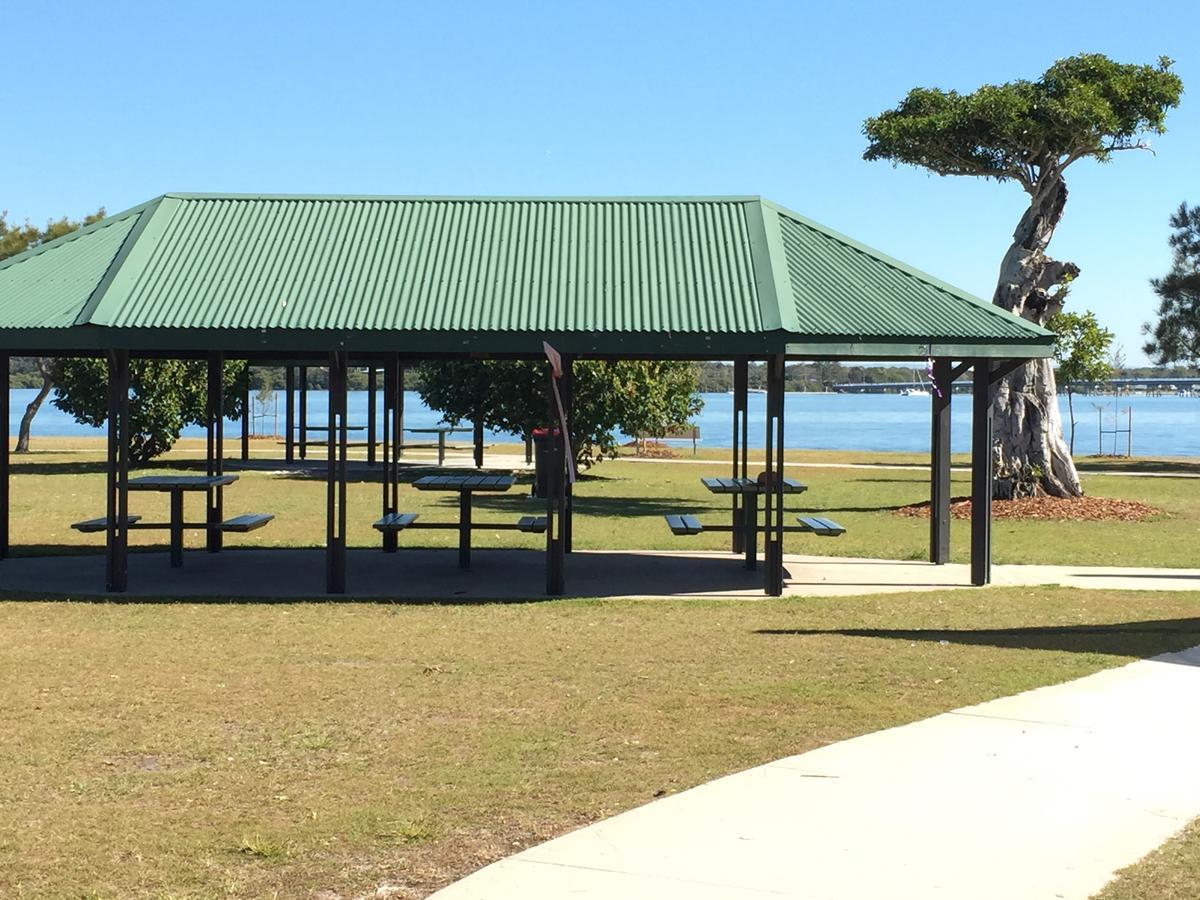 Bribie Waterways Motel Bongaree Exterior foto
